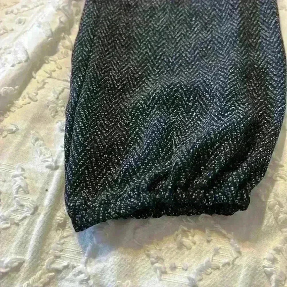 Ann Taylor herringbone, off the shoulder, 100% polyester shirt. Size small - Picture 6 of 6